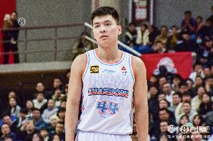 开云入口-手感不佳！陈培东7中2&amp;三分6中1仅拿5分1板2助 4次犯规